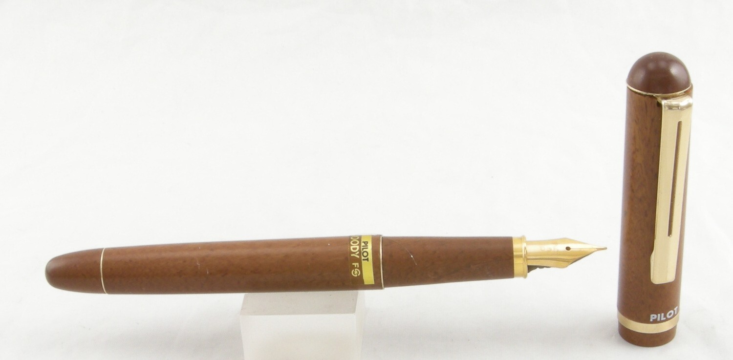 Pilot Woody Wood-Look & Gold Fountain Pen - Fine Nib - 1970\'s - New-Old-Stock
