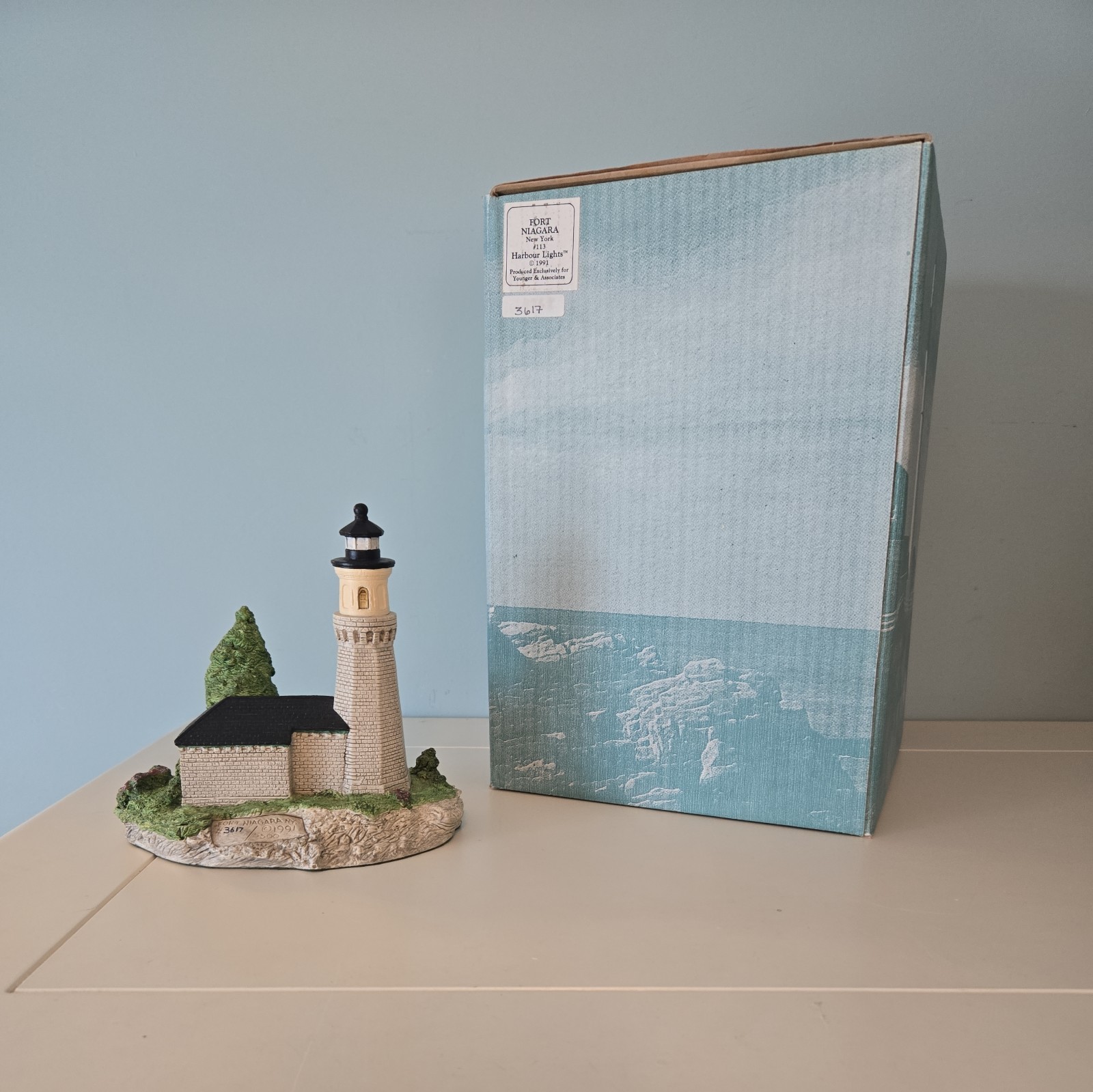 Harbour lights lighthouse #113 Fort Niagara New York #3617/5500 NIB VTG