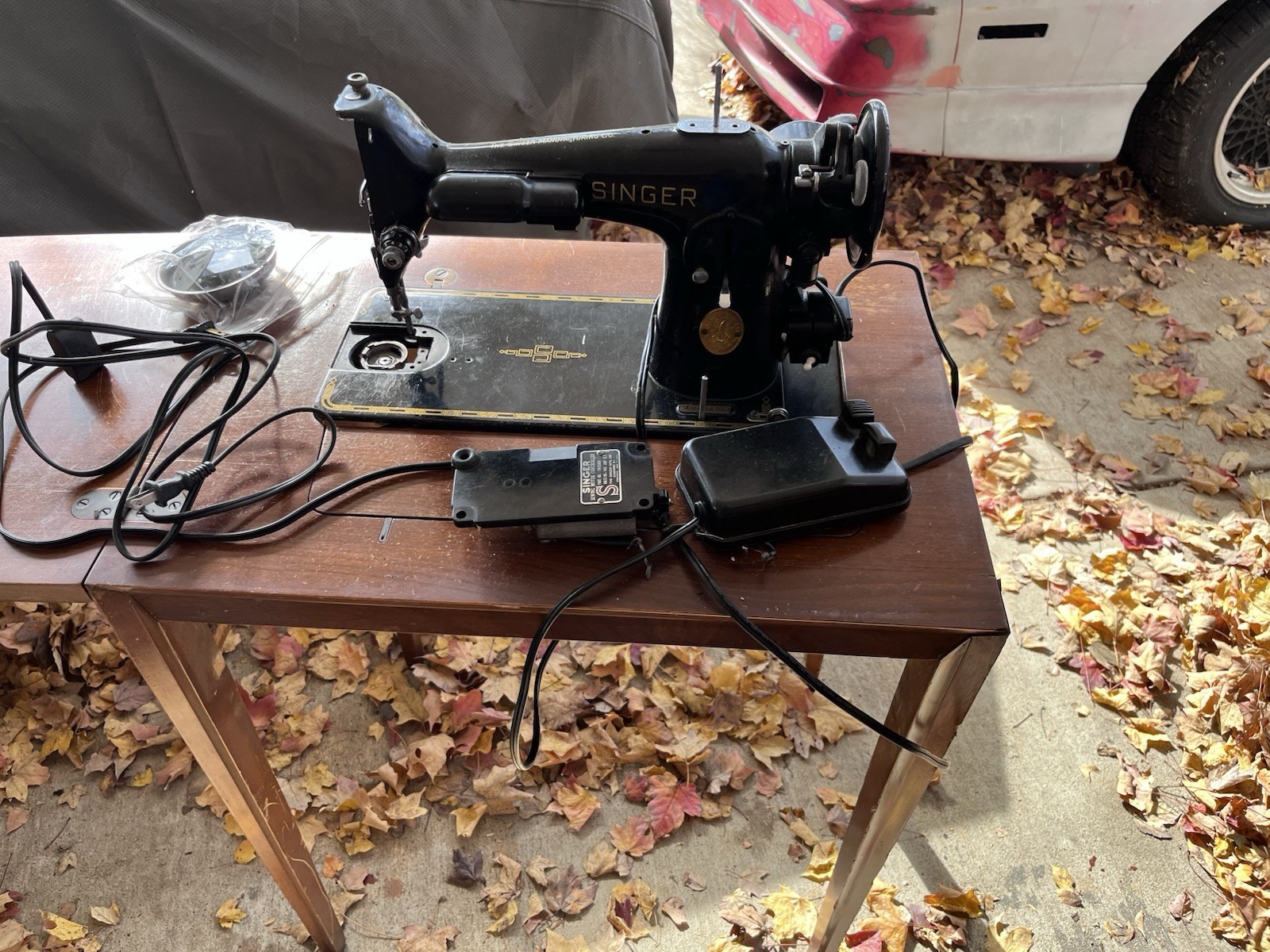 Antique 1948 Singer Sewing Machine Serial Ah494962 sold without table