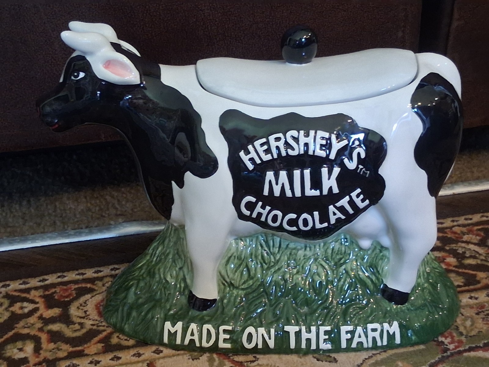 VINTAGE Hershey’s Milk Chocolate Made On The Farm Cow Cookie Jar 1998 (No Chips) VINTAGE Hershey’s Milk Chocolate Made On The Farm Cow Cookie Jar 1998 (No Chips)