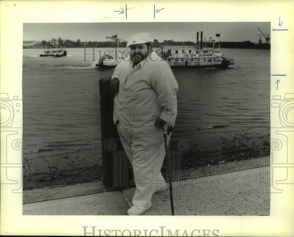 1988 Press Photo Chef Paul Prudhomme walks by Mississippi River in Louisiana
