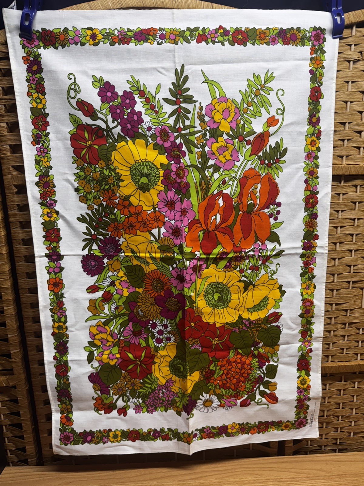 Vtg. 60’s BASSETTI Italian Linen Tea Towel Wall Art bright floral mod Vtg. 60’s BASSETTI Italian Linen Tea Towel Wall Art bright floral mod