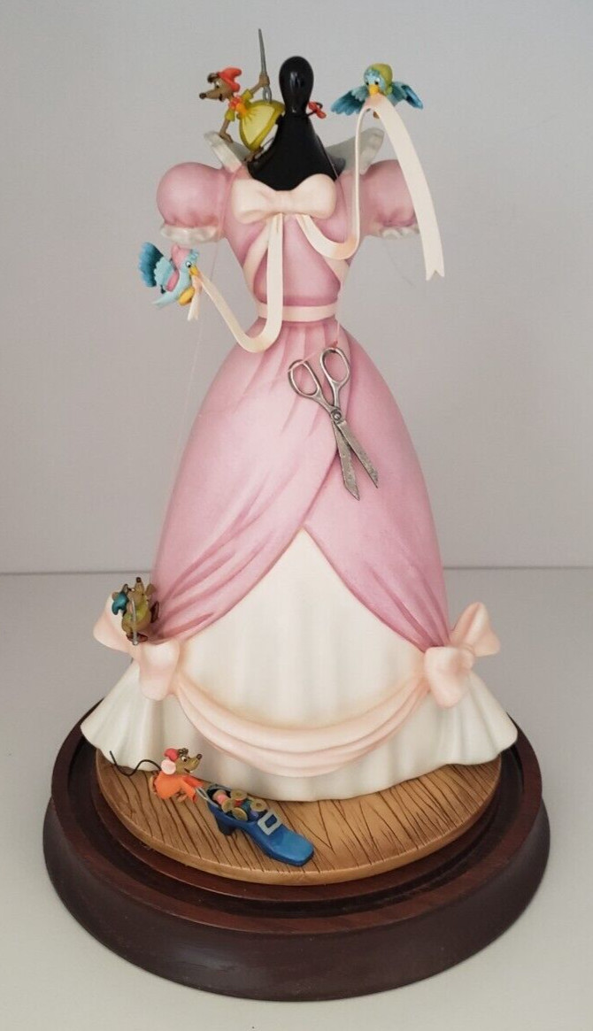 WDCC Cinderella Dress A Lovely Dress For Cinderella LE 4854/5000 Figurine