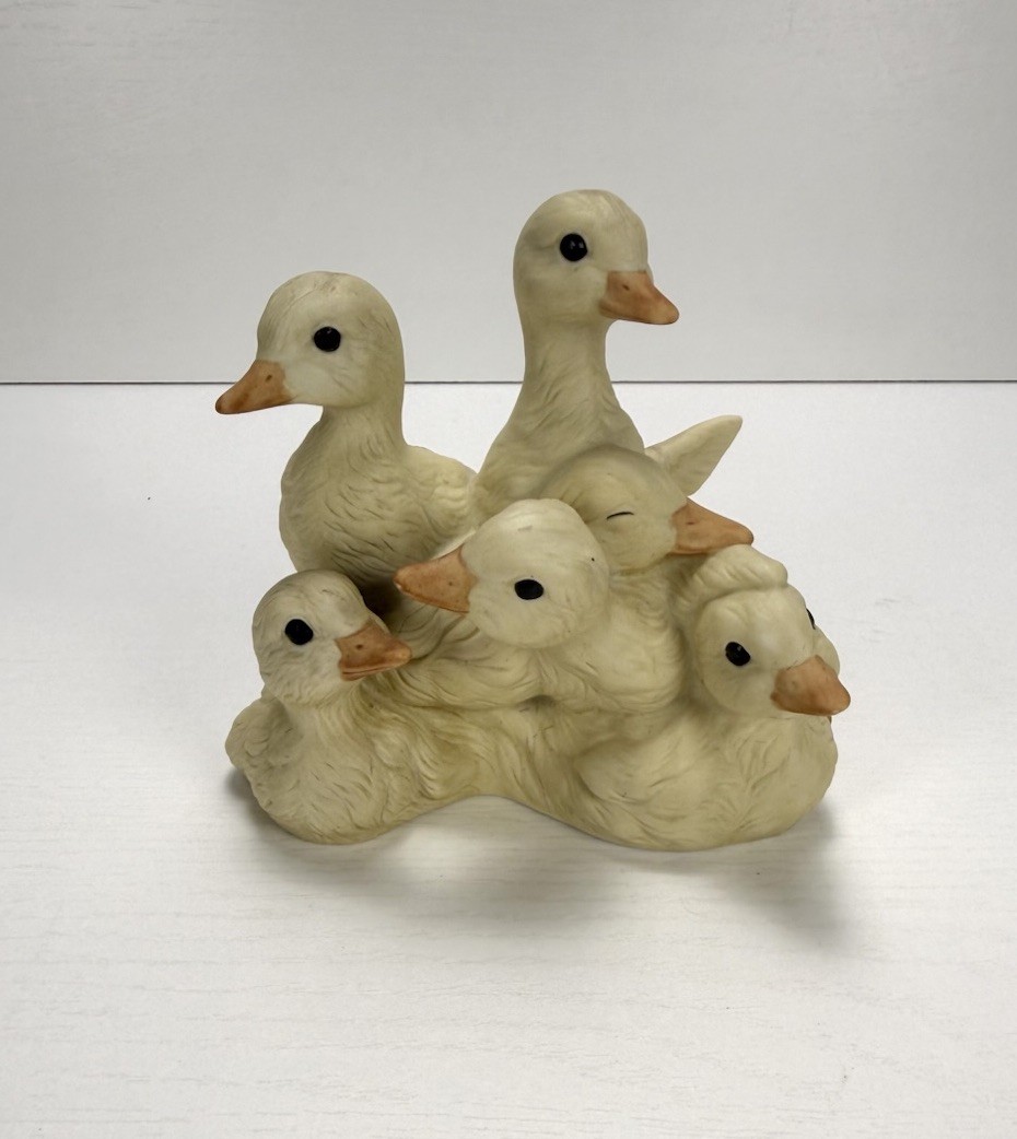 Vintage 1988 Homco Masterpiece Porcelain Ducklings Duck Family Decorative Figure