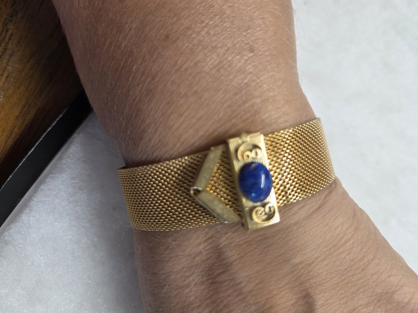 Vtg gold tone mesh belt style blue cabochon Bracelet