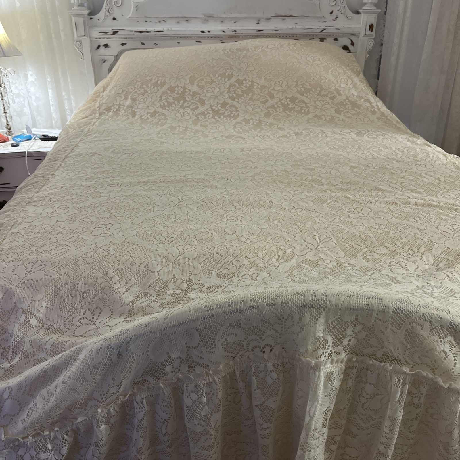 Vintage  Lorraine Linens Lace Bed spread 56 X 72 Fully Lined Shabby cottage 