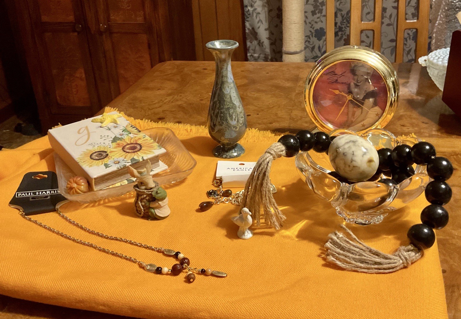 Lot Of Lady’s Treasures , Trinkets, and More Not Junk Lot Of Lady’s Treasures , Trinkets, and More Not Junk