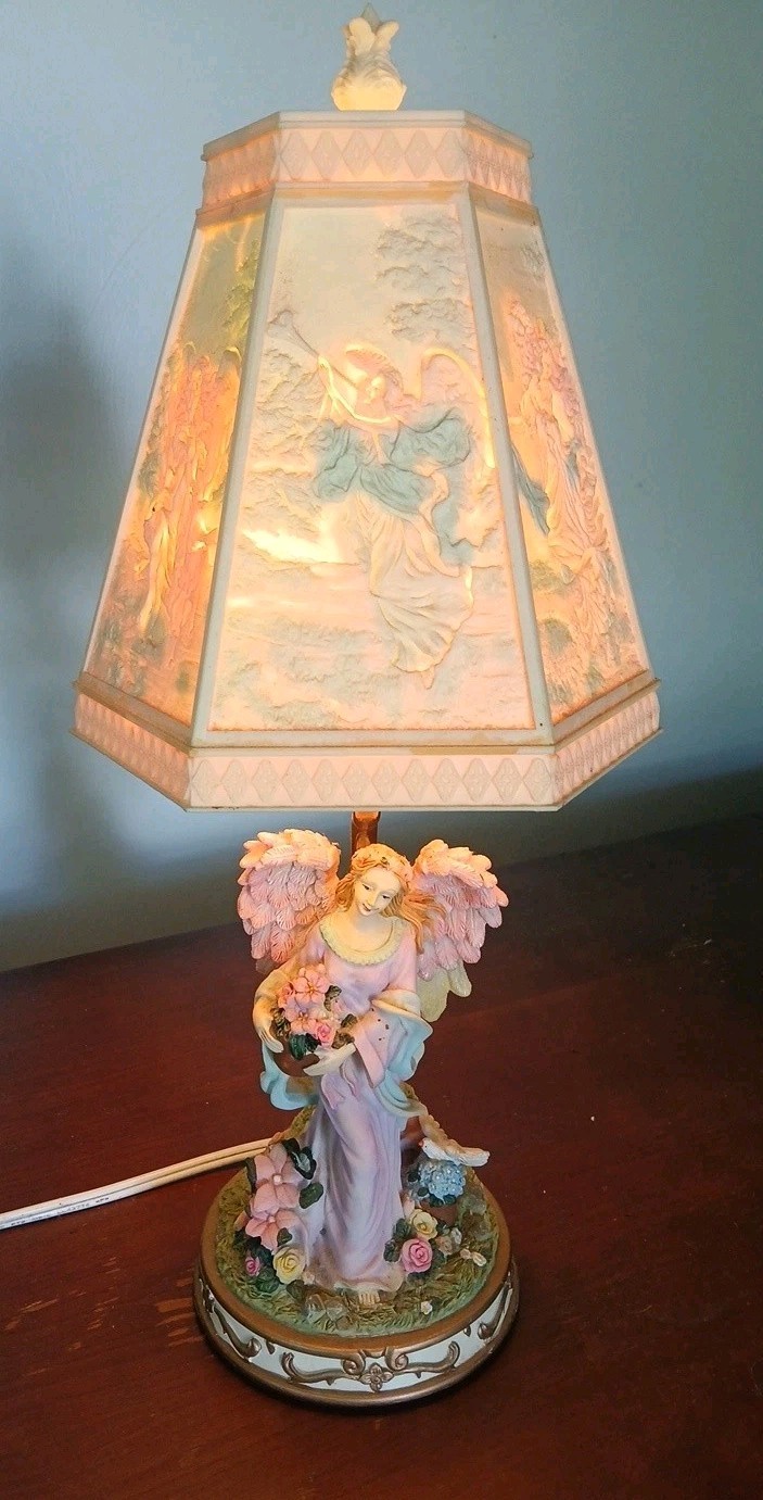 Table Lamp Angel When Turned On The Angels Appear On The Shade Vintage (R) Table Lamp Angel When Turned On The Angels Appear On The Shade Vintage (R)