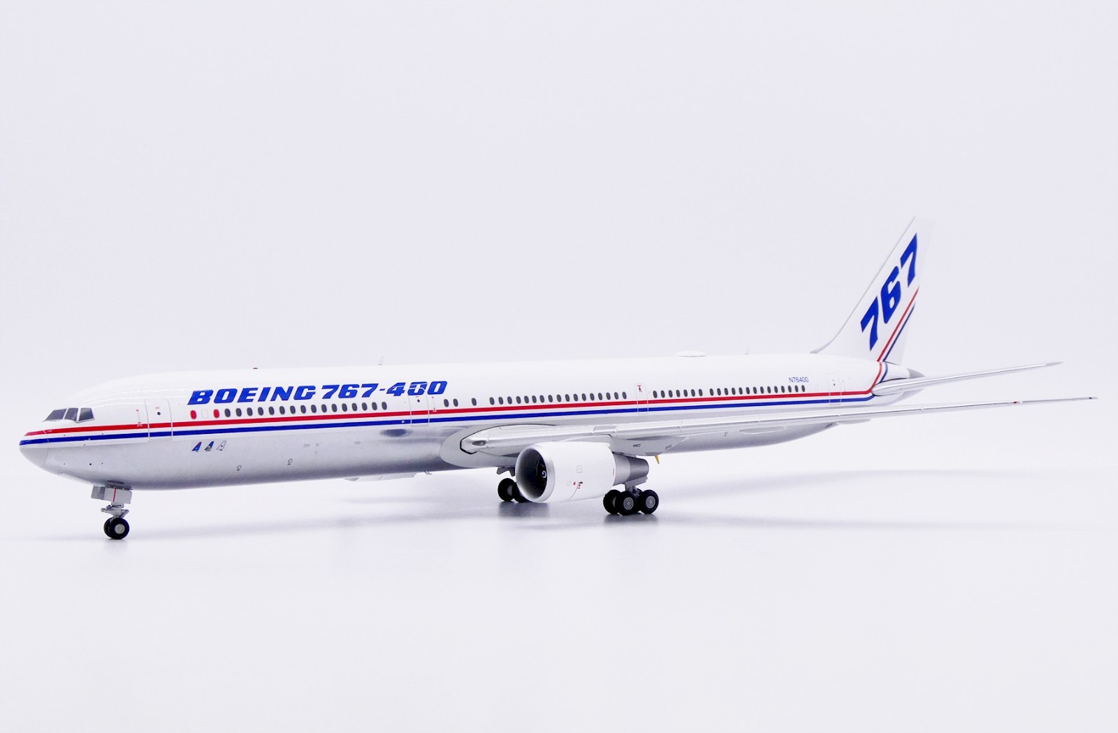 Boeing (House Color) / Boeing 767-400ER Polished / N76400 / LH2496 / 1:200