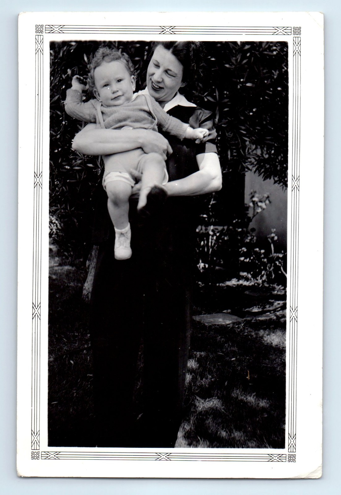 Old Vintage Photo WOMAN HOLDING TODDLER DECORATIVE BORDER FOUND PHOTOGRAPH