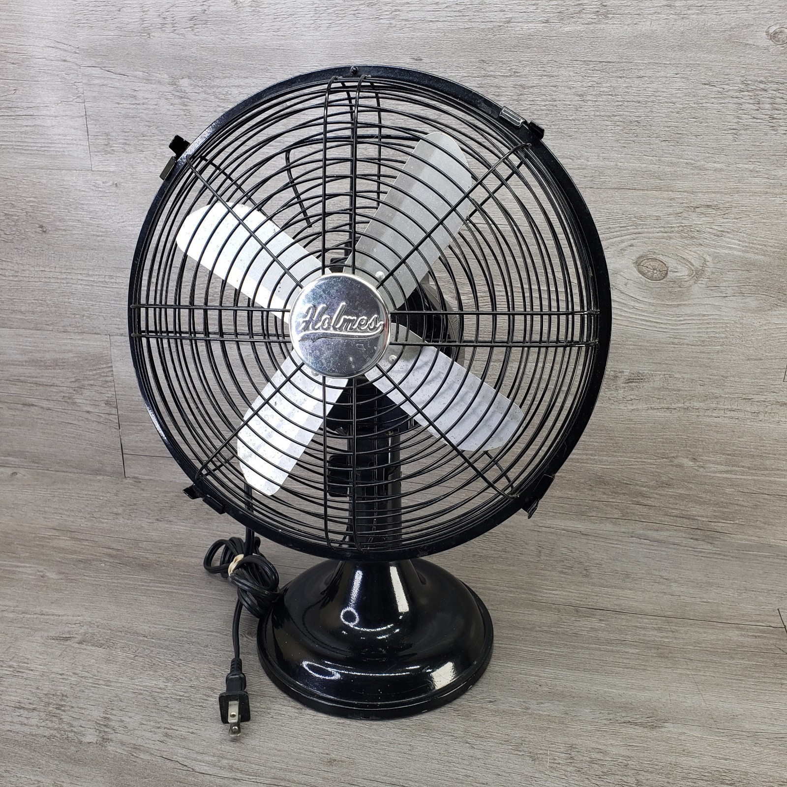 Holmes HAOF12R Black Desktop Tabletop Oscillating 3-Speed Fan Metal Vintage