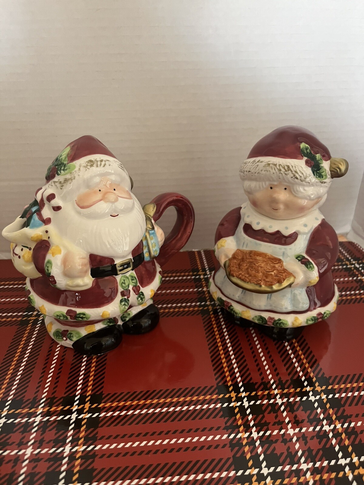 Vtg/Mr/Mrs Claus/sugar/creamer/Ceramic /6”/spoon Missing/mint