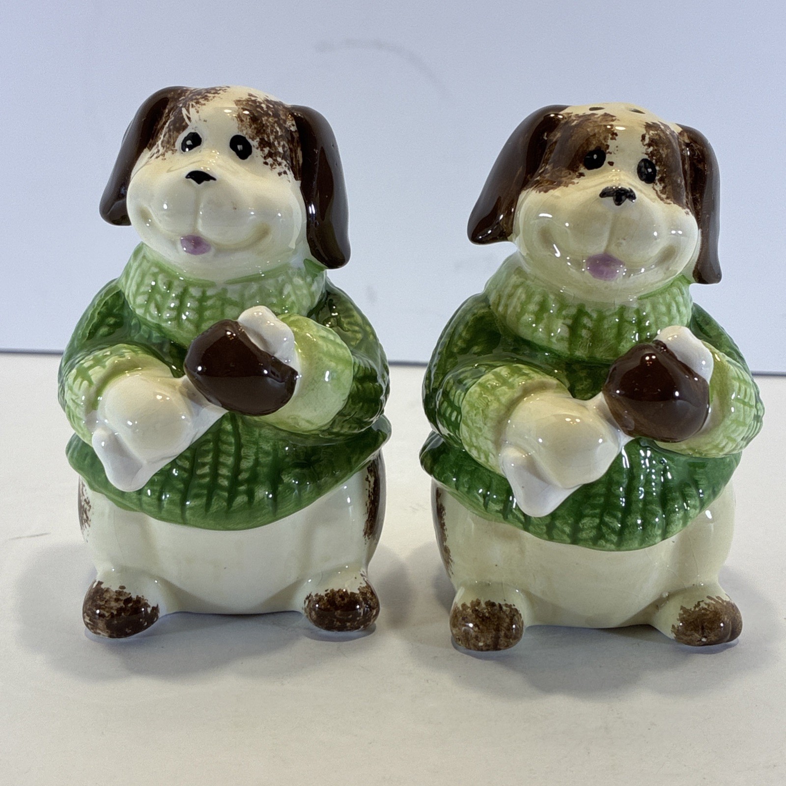 NEW Vintage GKRO Salt & Pepper Shakers Dogs In Sweaters Beagles Kitschy Cutie
