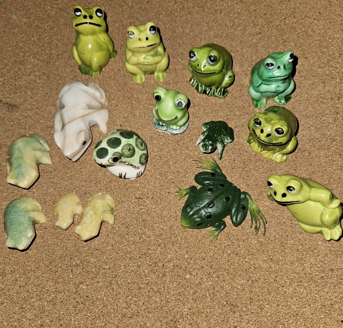 VTG Lot 15 Mini Frogs Figurines Lot 1980s-90s Assorted Stone, Ceramic & Plastic 