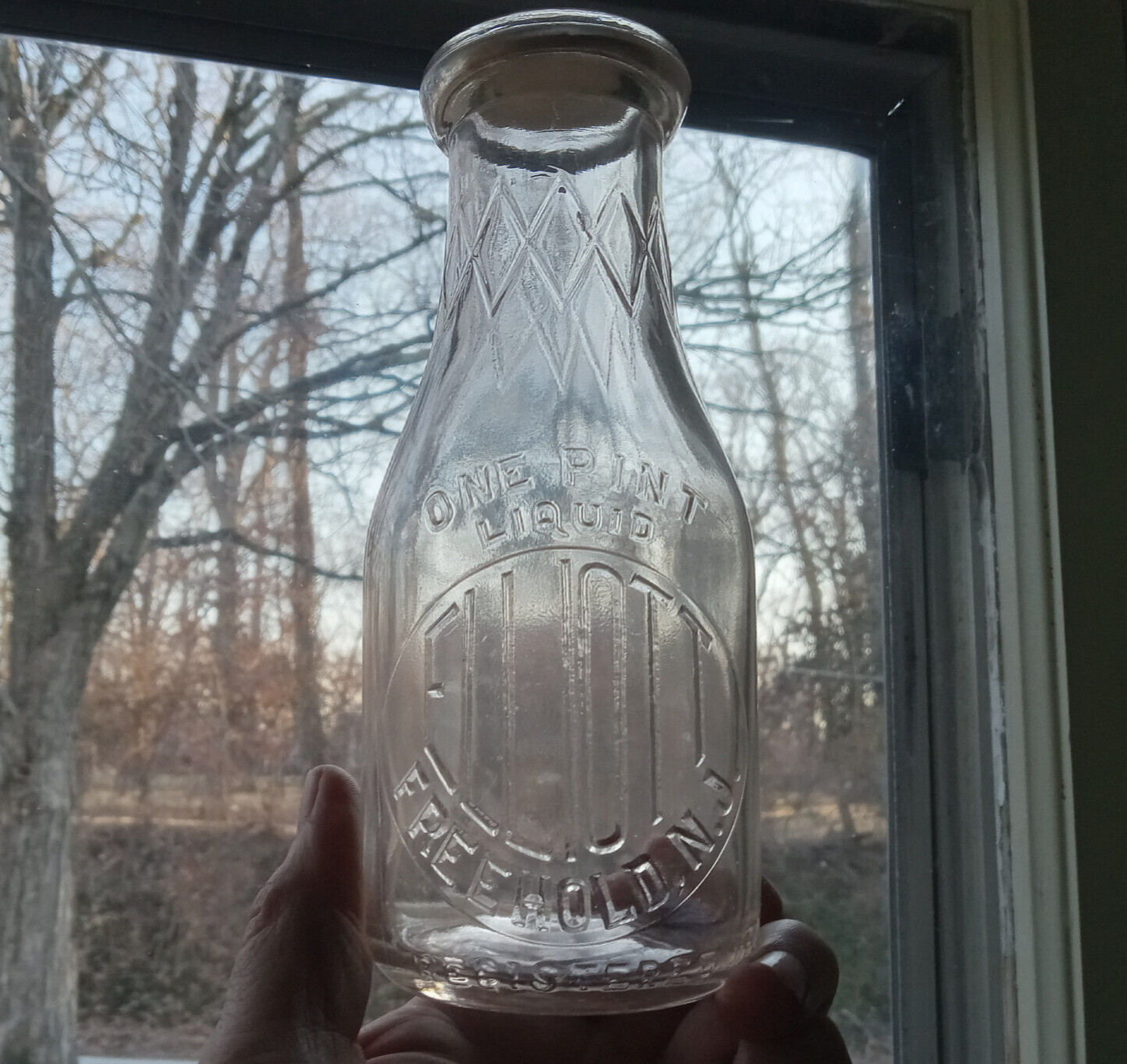 FREEHOLD,N.J ELLIOTT SLUG PLATE EMB PT MILK BOTTLE 1941 JOHN ADAMS CARDBOARD TOP