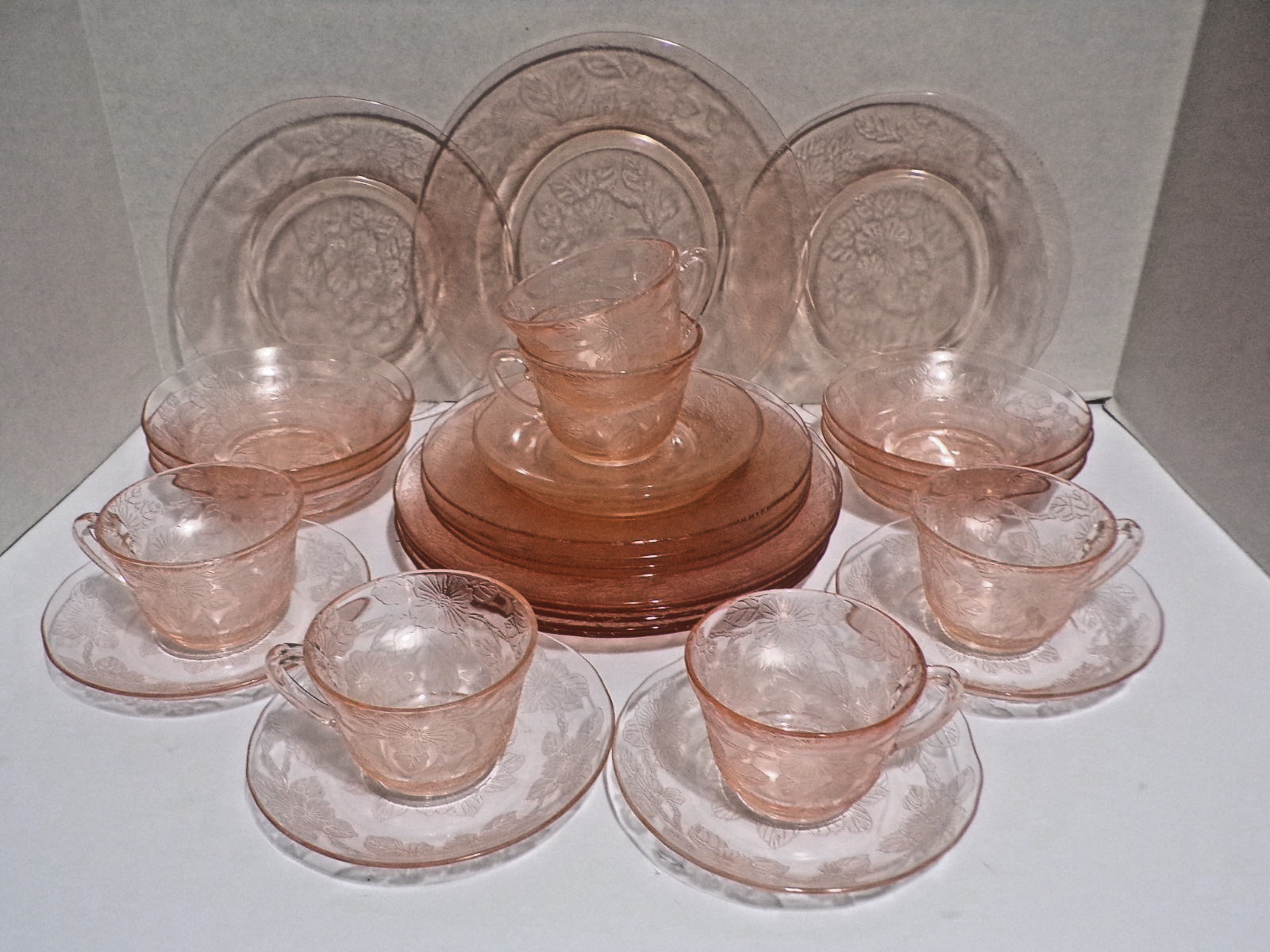 Vintage Jeannette Glass Co. Pink Depression Cherry Blossom 30 Pc Service for 6
