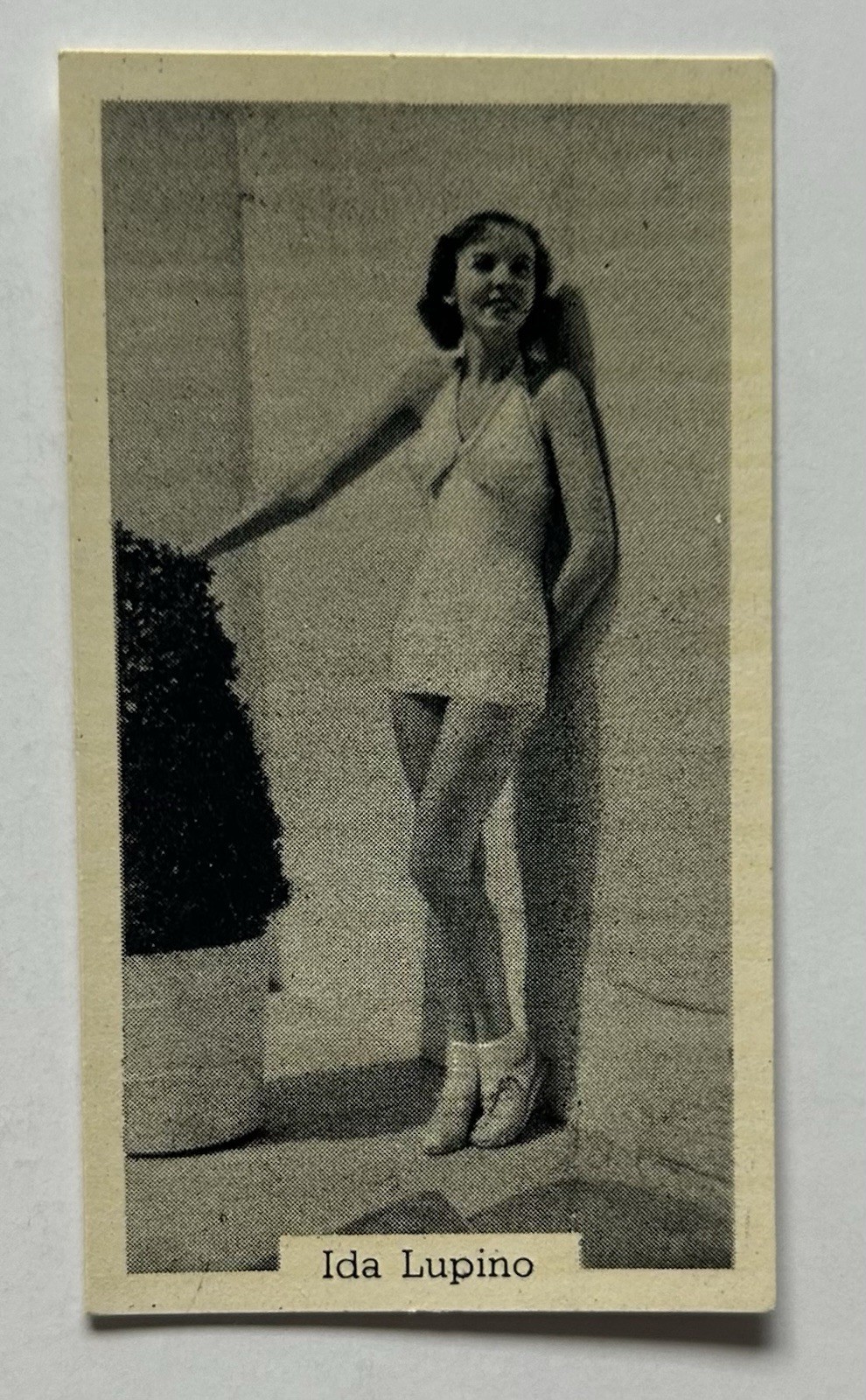 Murray’s Bathing Belles #36 Ida Lupino Tobacco Card CC22 Murray’s Bathing Belles #36 Ida Lupino Tobacco Card CC22