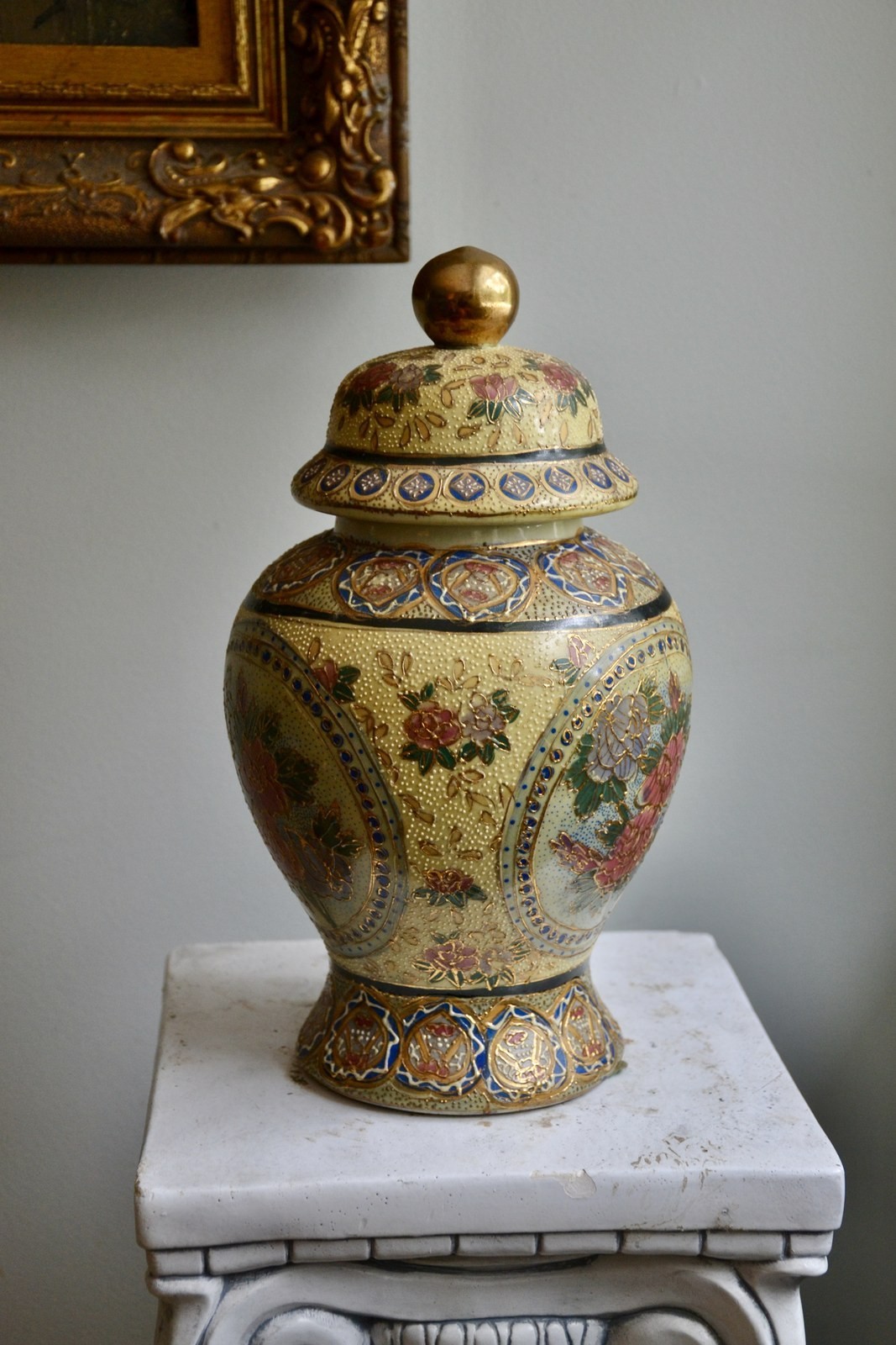 Chinese Satsuma Style Moriage Ginger Jar 12.5\