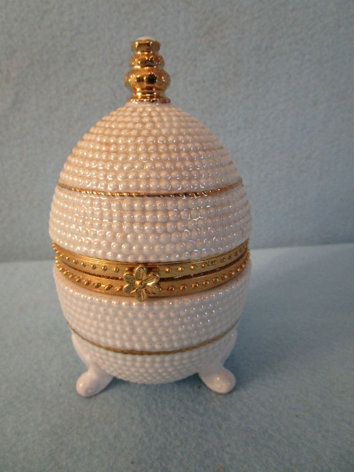 OPALESCENT WHITE EGG TRINKET BOX 6” ceramic gold trim dresser jewelry ring case OPALESCENT WHITE EGG TRINKET BOX 6” ceramic gold trim dresser jewelry ring case
