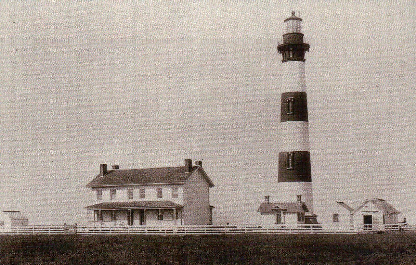 Bodie Island Lighthouse North Carolina, Buildings Fence etc NC - Modern Postcard
