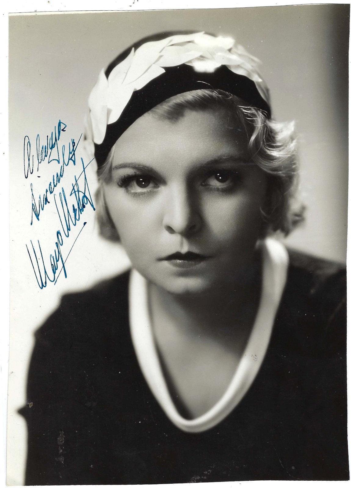 TRAGIC ACTRESS MAYO METHOT, SIGNED VINTAGE STUDIO PHOTO. 7X9