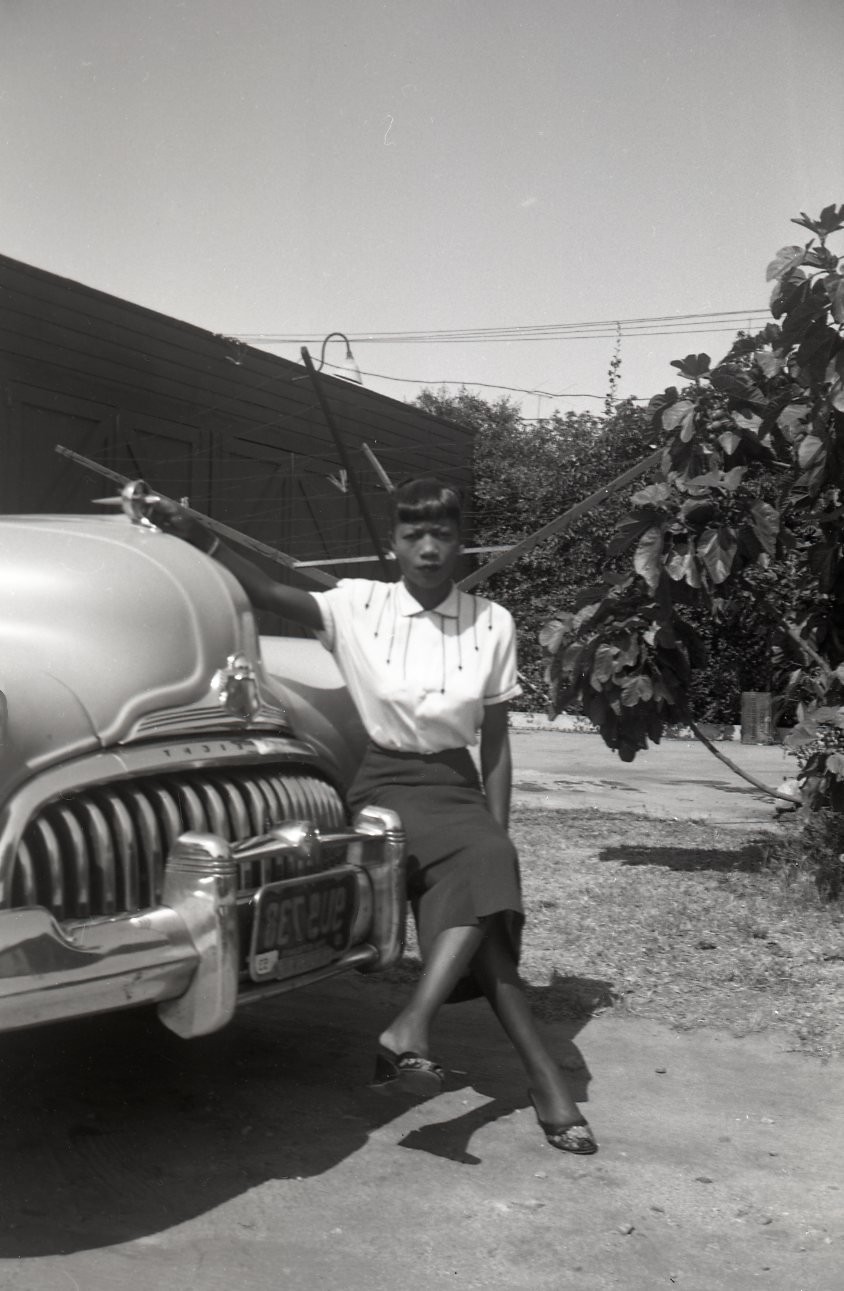 a25 Negative 1940\'s   African American Woman Buick Car 622a