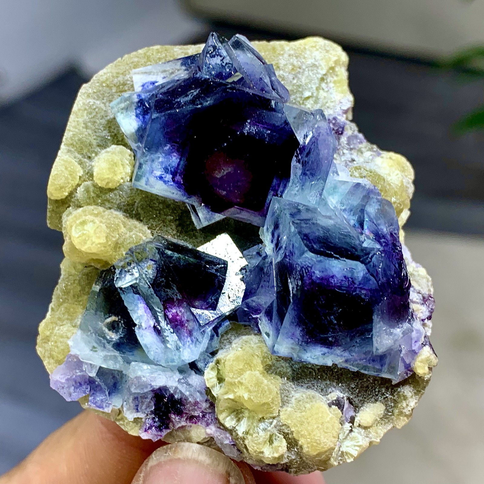 100G Natural transparent purple cubic fluorite mineral crystal sample/China