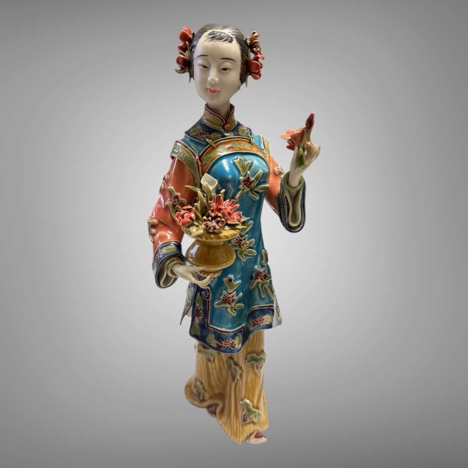 Shiwan Wucai Chinese Pottery Porcelain Woman Holding a Basket Figurine Shiwan Wucai Chinese Pottery Porcelain Woman Holding a Basket Figurine