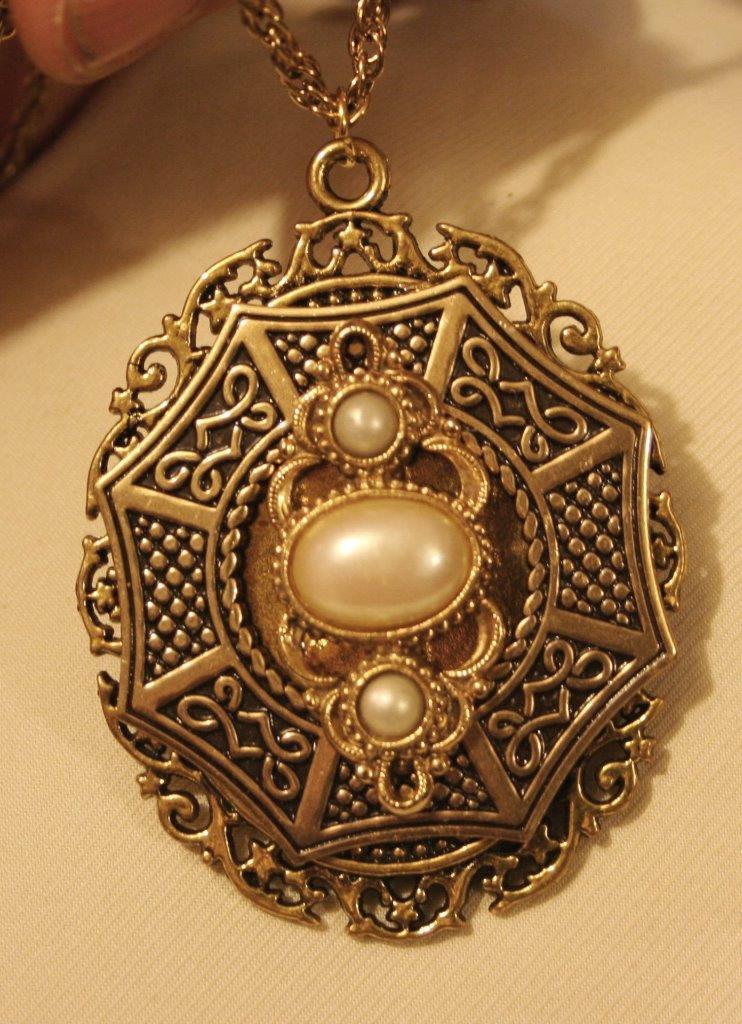 Lovely Swirl Rimmed Celtic Swirls Simulate Pearl Inset Goldtone Pendant Necklace