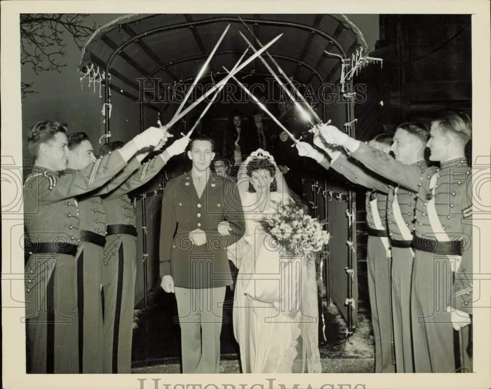 1943 Press Photo Lt. Dimitri Alexander Kellog weds Virginia Brown, New York