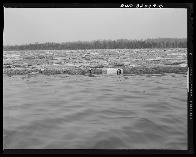 Photo:Maine 1943 Brown Company Spring Wood Pulp Drive Log Boom