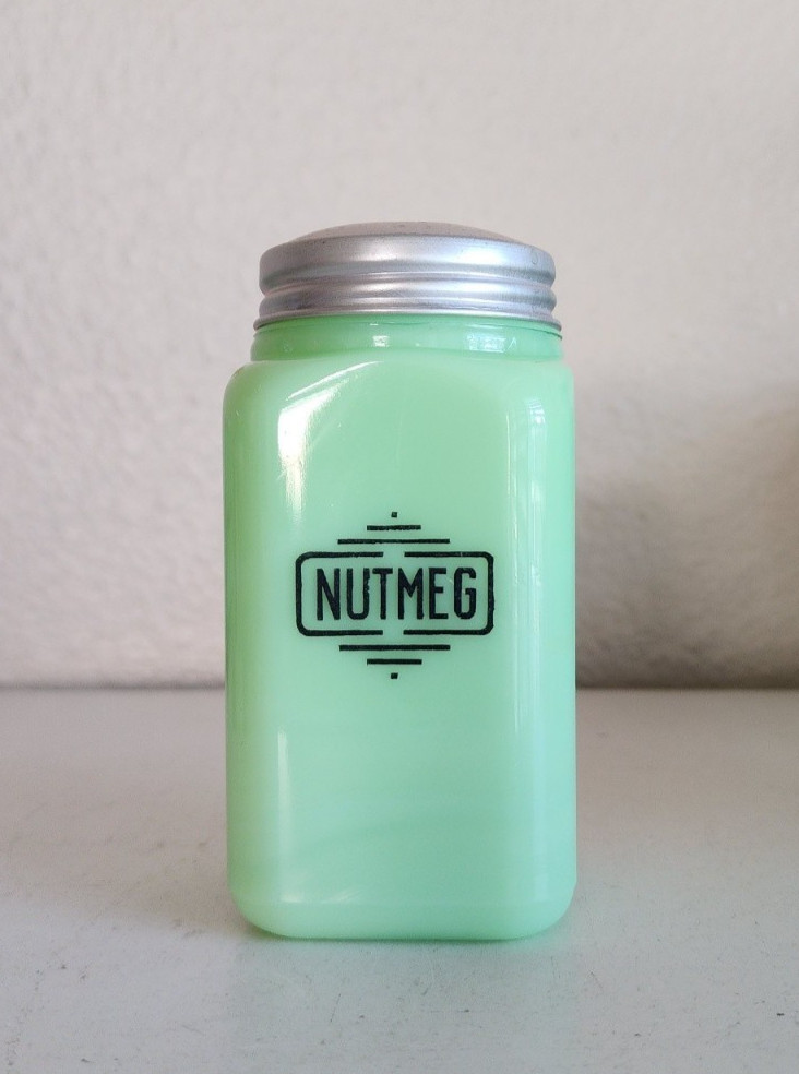 Vintage 1930s McKee Jadeite Small Box Green Glass NUTMEG Shaker Jadite Uranium