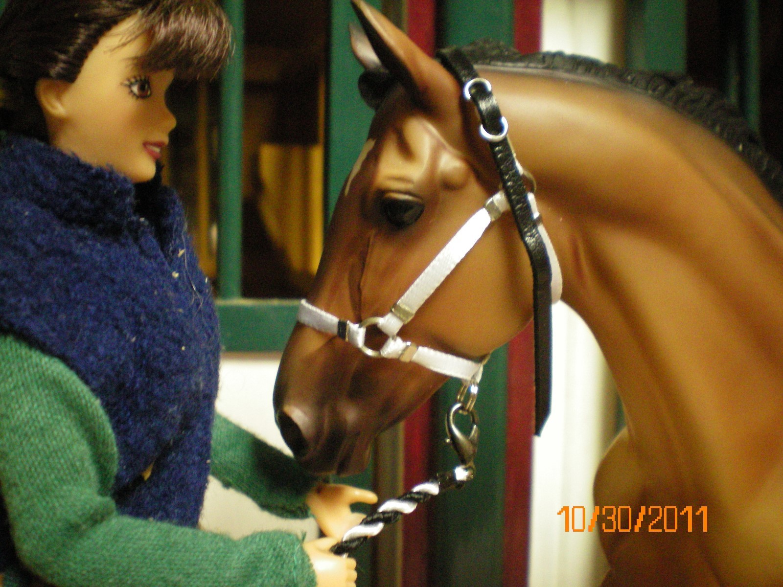 Jaapi WHITE halter w/leather crown, B&W lead, fits Breyer, not for real horses