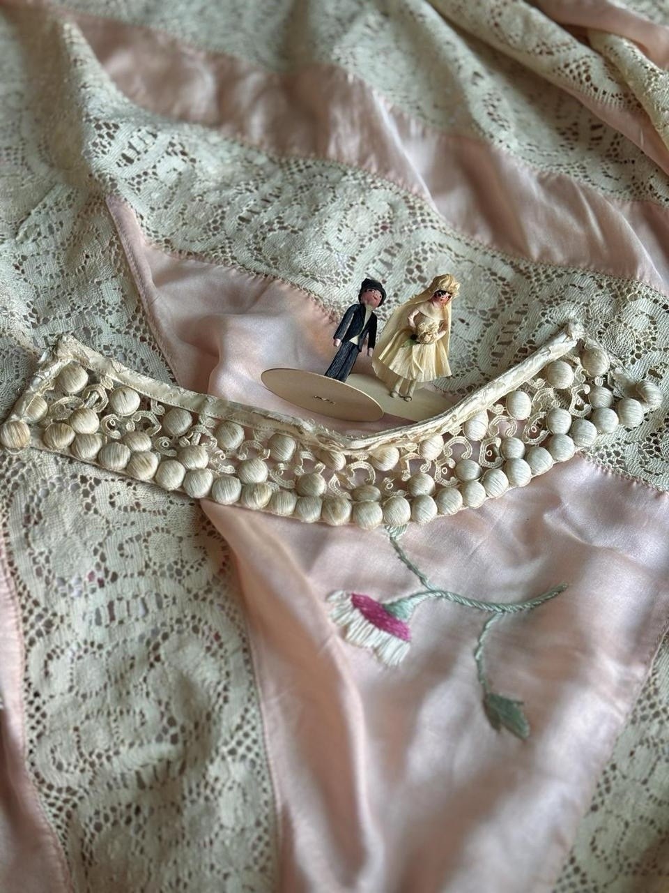 1890s-1910s Antique Silk Trim Collar with Handwrapped Silk Berries & Lace Detail