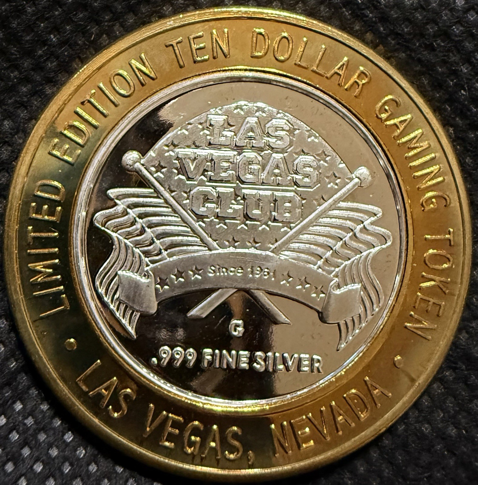 LAS VEGAS CLUB HOTEL CASINO Limited Edition 999% .6 Oz Pure Silver Strke Center
