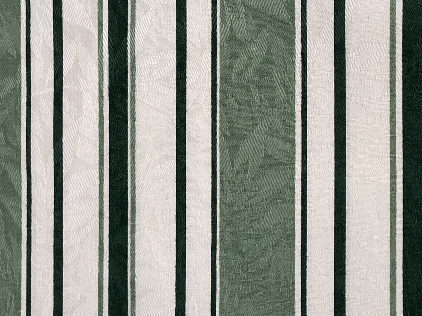 Bloomcraft Fabric P471 Green Cream White Leaf Floral Remnant 4.8 yds 176x54\