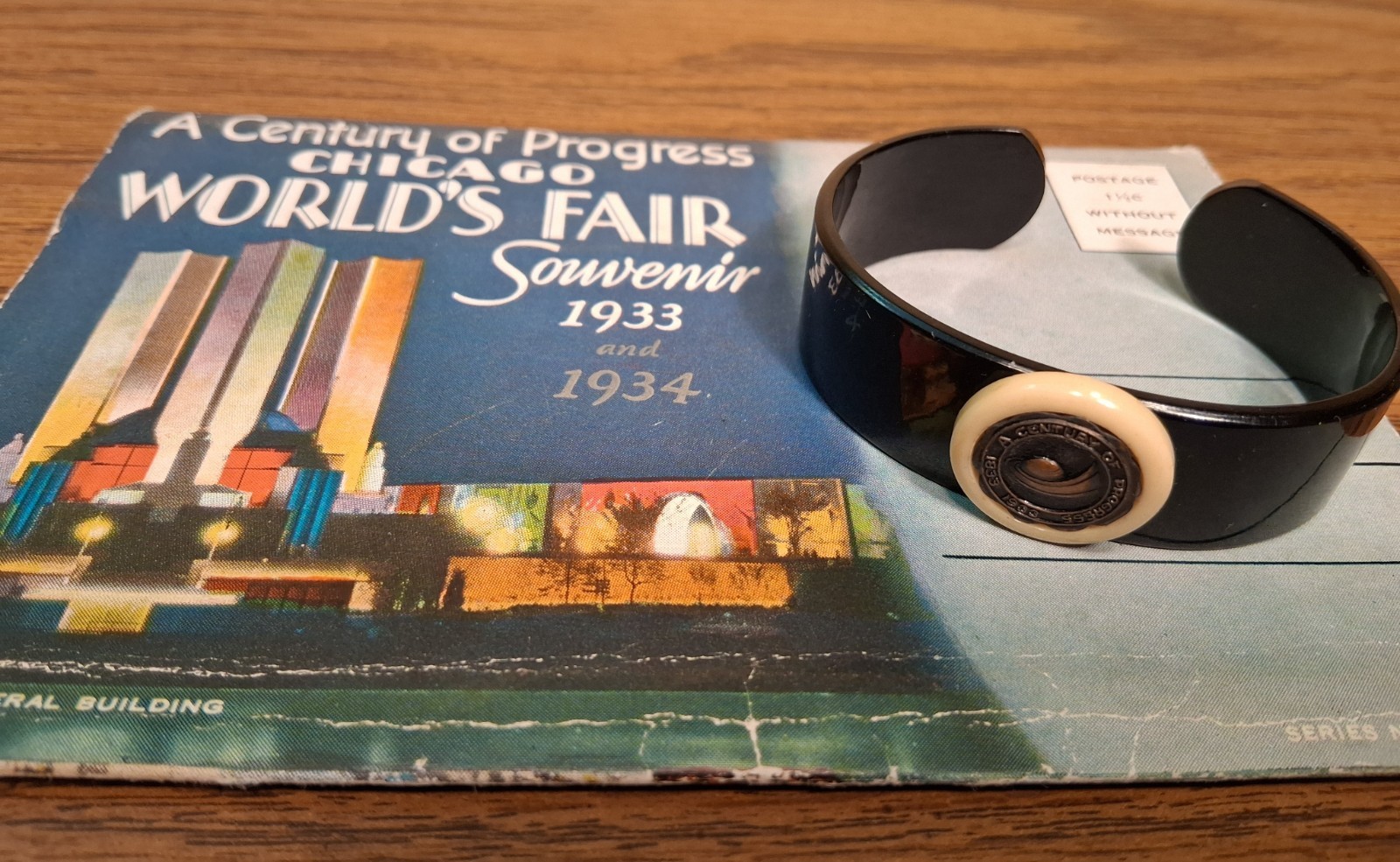 World\'s Fair Chicago 1933-34 Souveniers Poscard Picture Booklet & Bracelet World\'s Fair Chicago 1933-34 Souveniers Poscard Picture Booklet & Bracelet