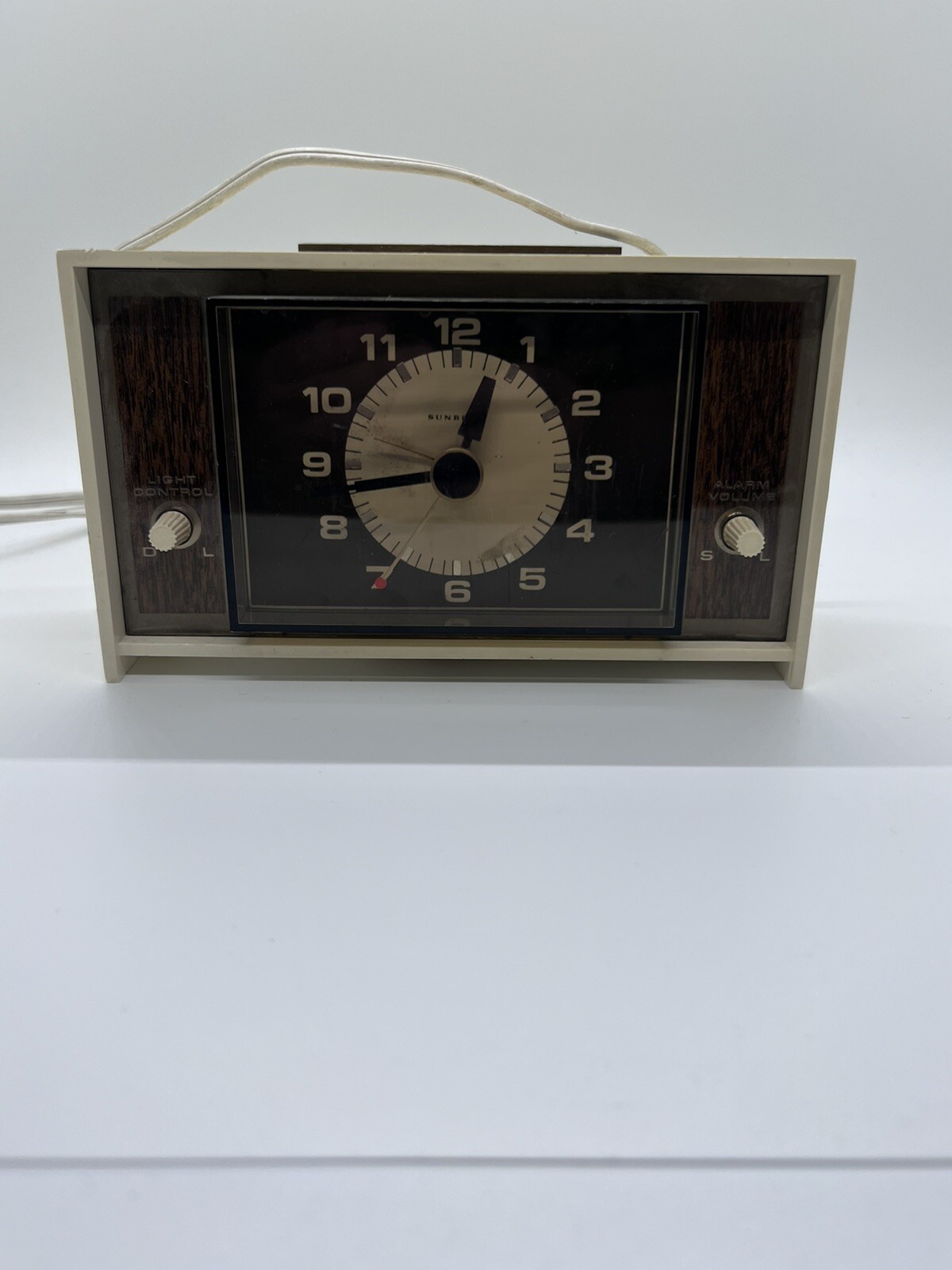 Vintage SUNBEAM Consolette Alarm Electric Clock 932-7135 NOS