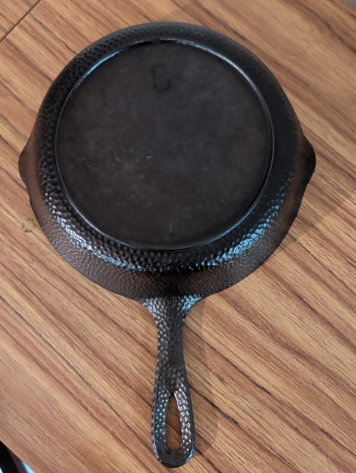 Lodge Cast Iron #5 Hammered Skillet Sits Flat Clean Pan Vtg 