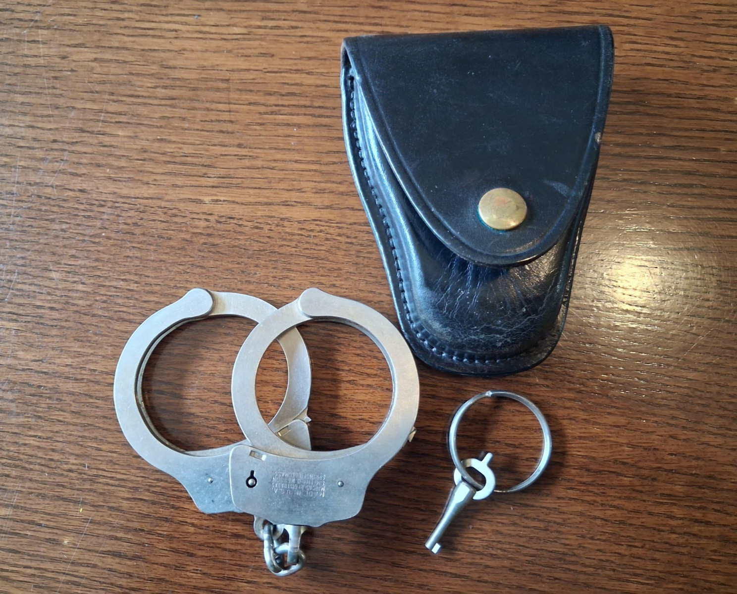 Vintage Smith And Wesson 1970\'s Model 90 Service Handcuffs w/ Key and Belt Case