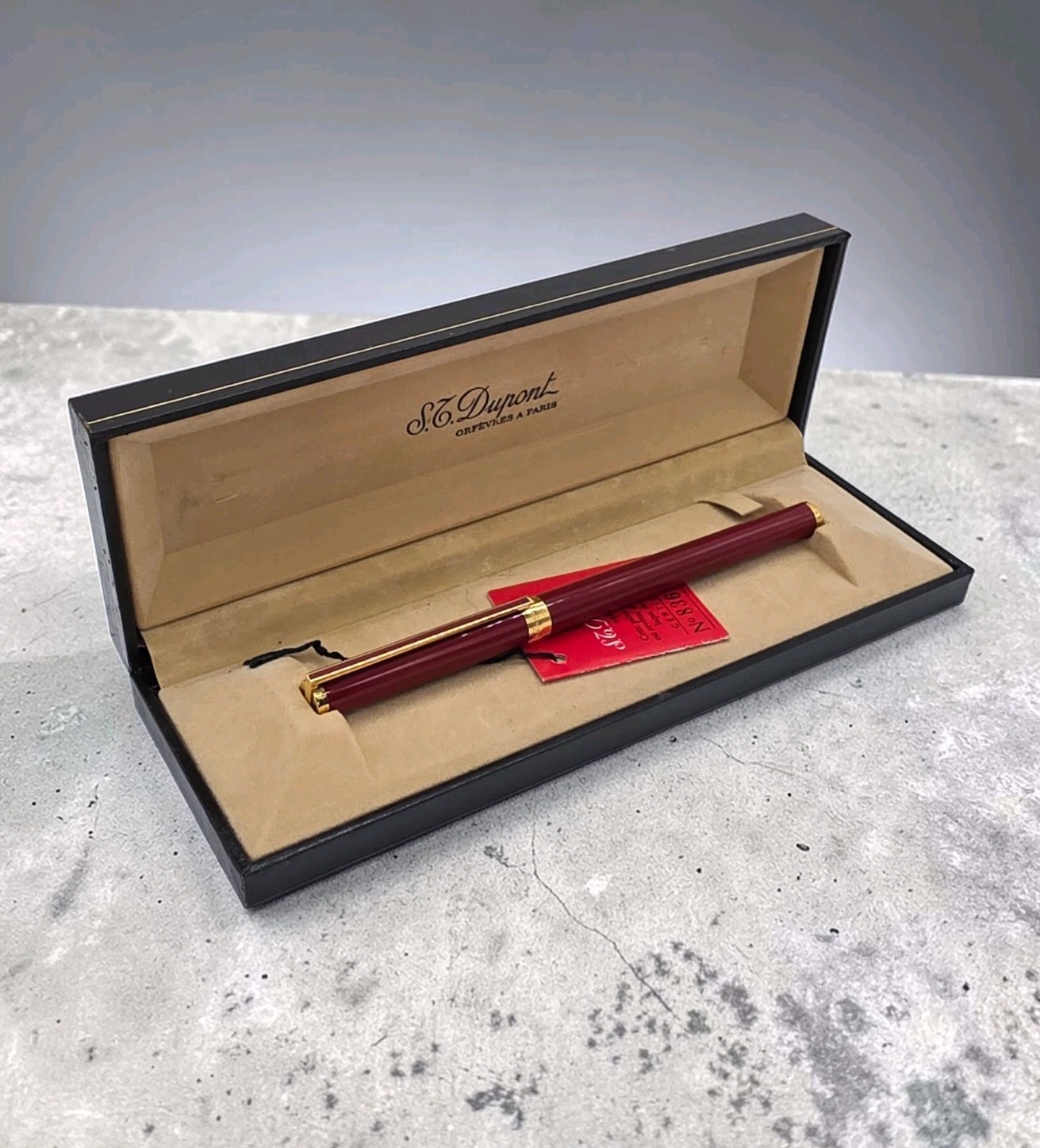 Vtg S.T. Dupont Classique Rollerball Pen Red Chinese Lacquer Gold Trim Box & Tag