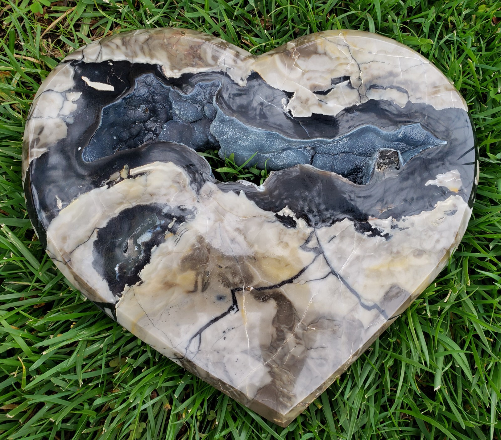 HUGE Volcano Agate Heart Crystal STRONG UV Reactive with Big Druzies 10lbs 6oz