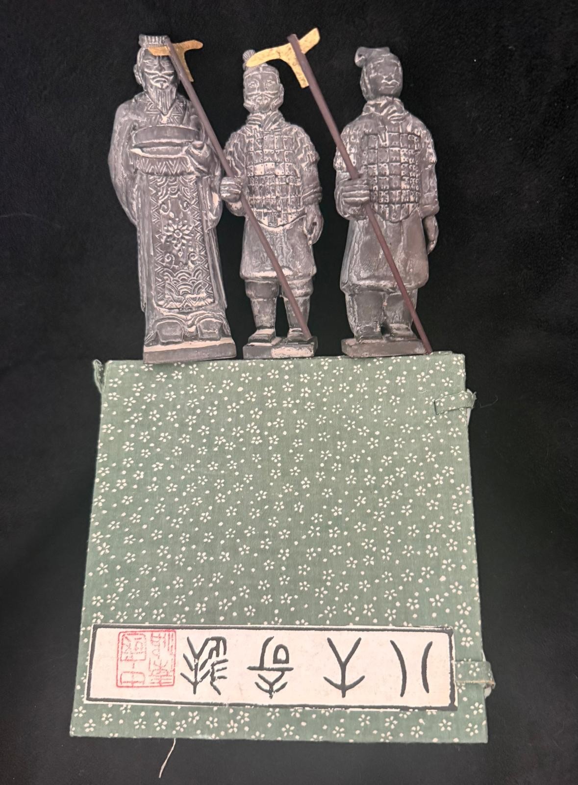 Vtg Chinese Terracotta Warriors Miniature Box Set Signed Figures Souvenir Xi\'an Vtg Chinese Terracotta Warriors Miniature Box Set Signed Figures Souvenir Xi\'an
