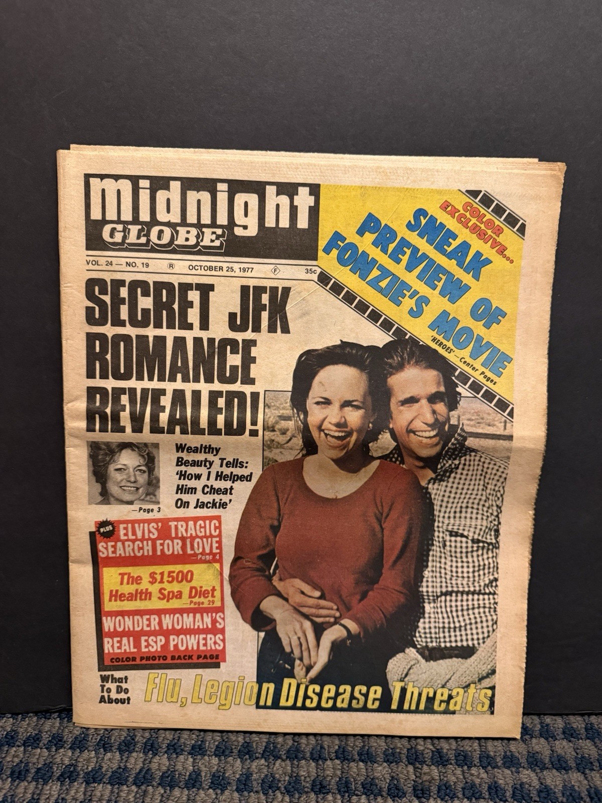 1977 Oct 25th Midnight Globe Newspaper, Henry Winkler, Lynda Carter (VRN10J)