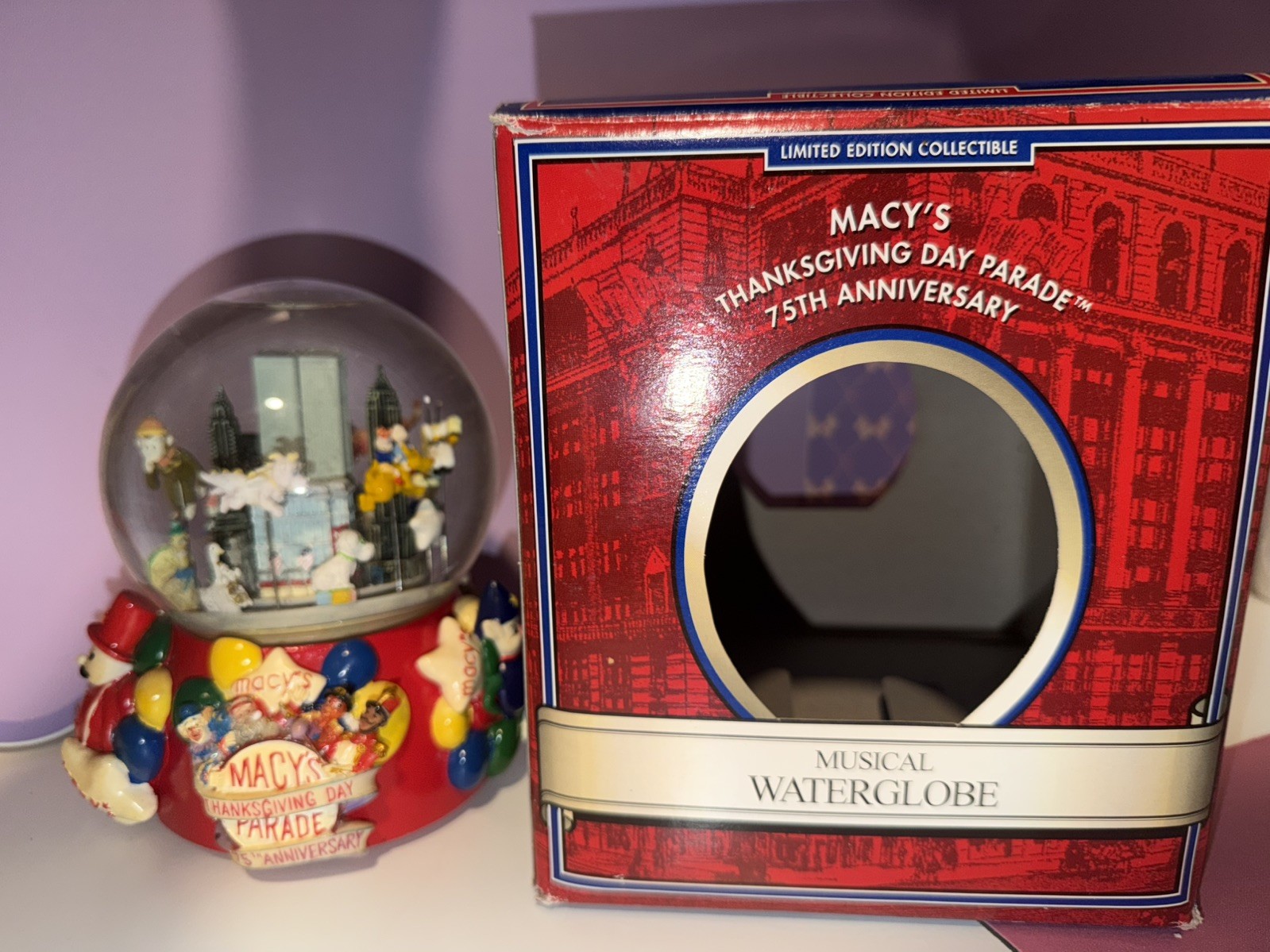 2001 Macy's Thanksgiving Day 75th Anniv Musical Snow Globe Twin Towers VIDEO