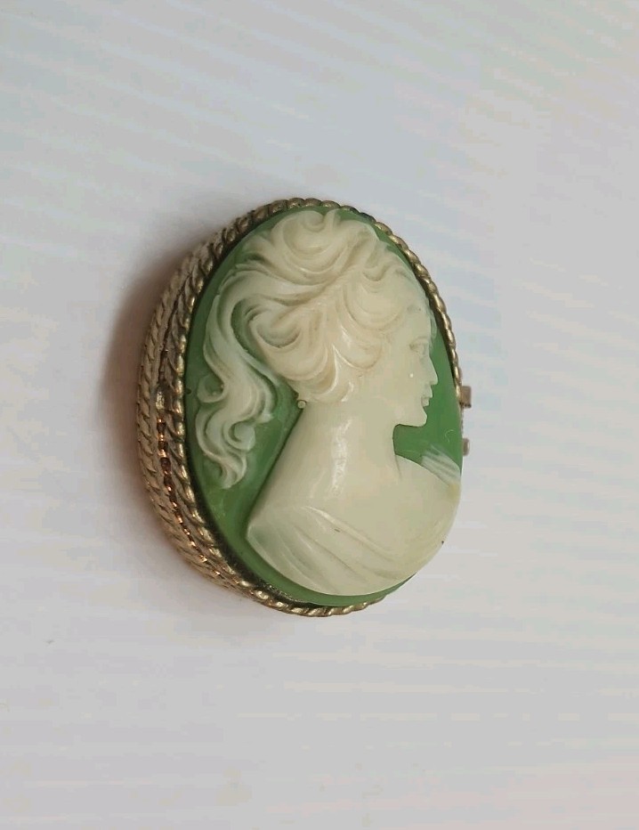 Vintage Green Cameo Pill Box 1.75\