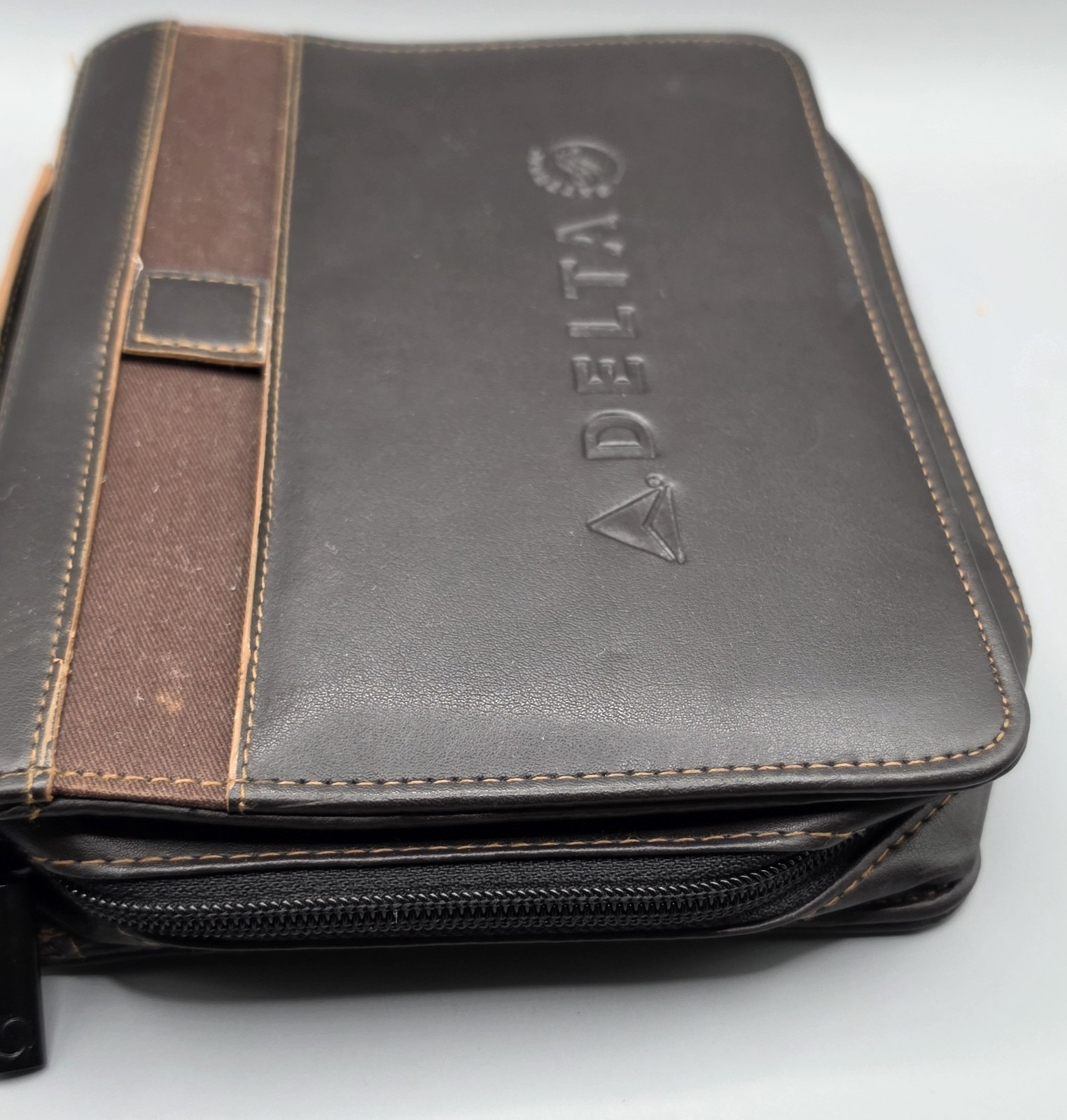 Delta Air Lines SkyTeam Leeds Travel Document Organizer Portfolio Zipper Case