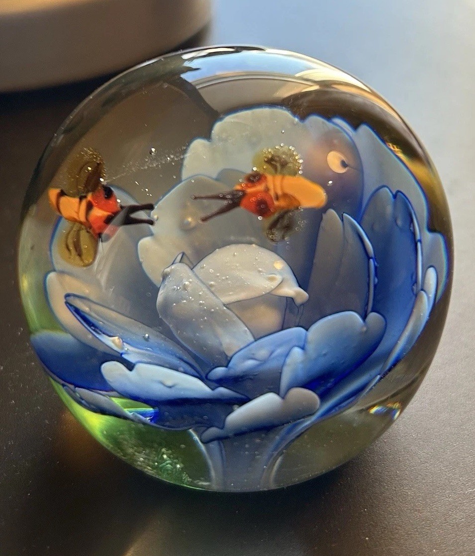 Art Glass Paperweight With 2 Flying Bugs & Flowers Dynasty Gallery