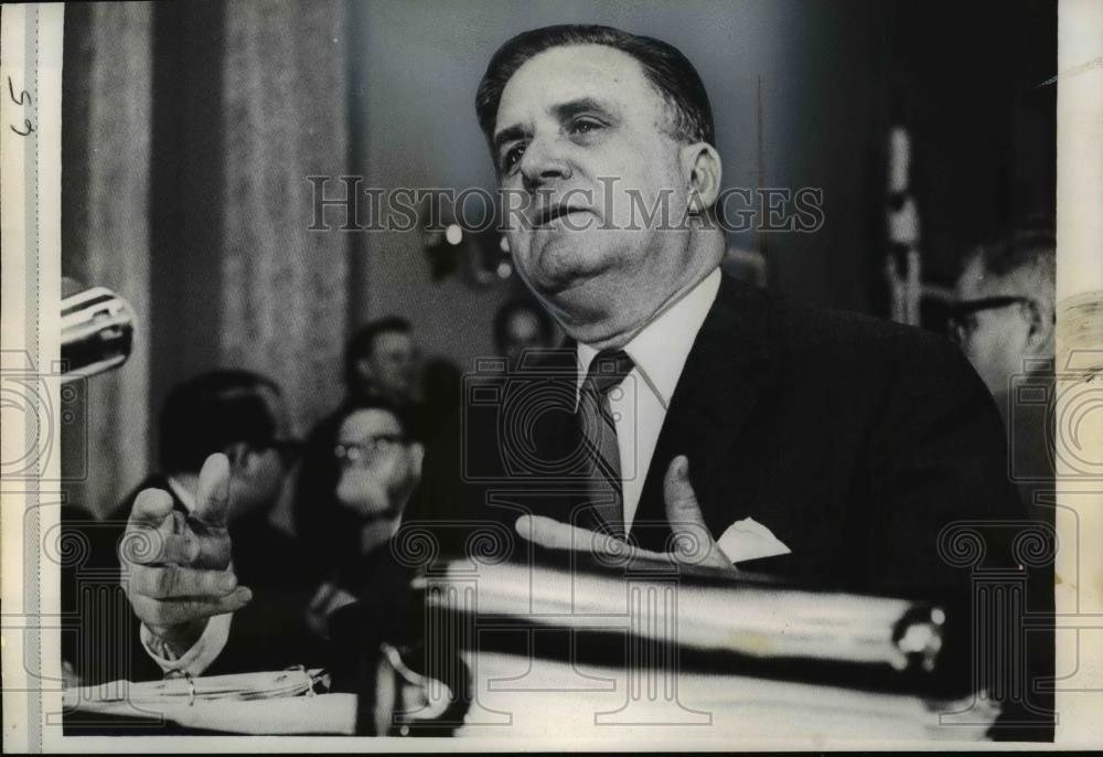 1968 Press Photo James E.Webb,NASA Administrator investigates of Spacecraft Fire