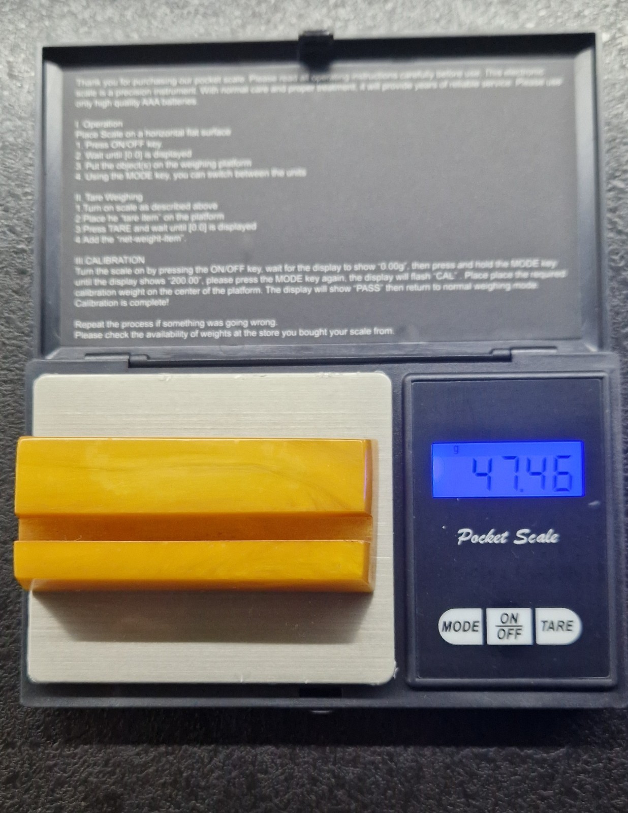 Vintage Butterscotch Bakelite Desk Stand Photo Card Envelope Holder 47.4g